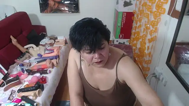 Snapshot of angelitolove727 chatting on 11/17/25, 11:43 angelitolove727 online show from 11/17/25, 11:43