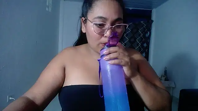 Snapshot of sirena_15 chatting on 03/05/26, 05:14 sirena 15 online show from 03/05/26, 05:14