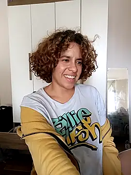 EmmaMelissa0521 online show from 02/05/25, 07:53