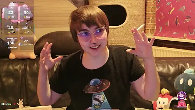 Snapshot of GamerGirl_Eve chatting on 10/28/25, 07:27 GamerGirl Eve online show from 10/28/25, 07:27