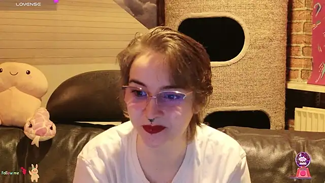 Snapshot of GamerGirl_Eve chatting on 11/13/25, 07:24 GamerGirl Eve online show from 11/13/25, 07:24