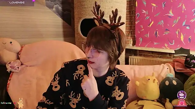 Snapshot of GamerGirl_Eve chatting on 11/21/25, 06:17 GamerGirl Eve online show from 11/21/25, 06:17