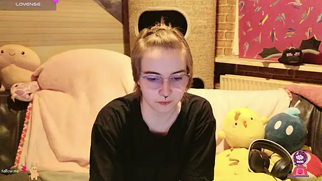 Snapshot of GamerGirl_Eve chatting on 11/25/25, 06:08 GamerGirl Eve online show from 11/25/25, 06:08