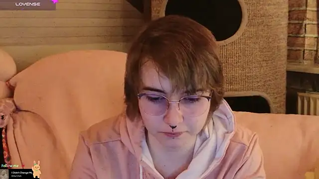 Snapshot of GamerGirl_Eve chatting on 11/26/25, 06:09 GamerGirl Eve online show from 11/26/25, 06:09