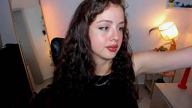 Cassandra Caiin online show from 10/19/25, 10:54