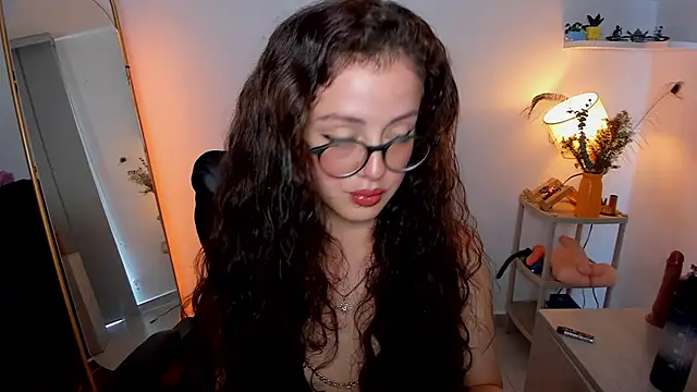 Cassandra Caiin online show from 11/19/25, 04:18