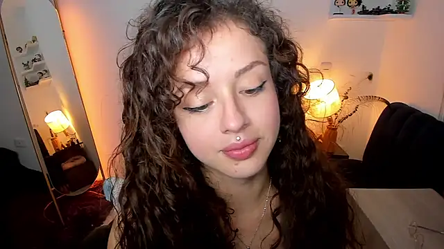 Snapshot of Cassandra_Caiin chatting on 04/21/26, 04:30 Cassandra Caiin online show from 04/21/26, 04:30