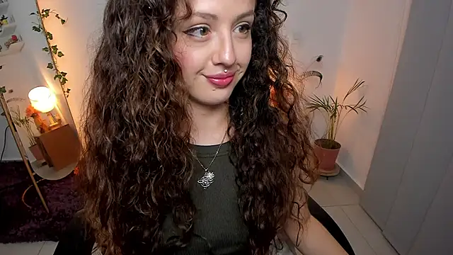Cassandra Caiin online show from 06/25/26, 12:10