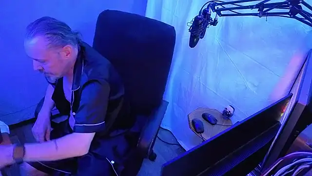 Snapshot of Richy__Rich_ chatting on 04/10/26, 12:49 Richy Rich online show from 04/10/26, 12:49