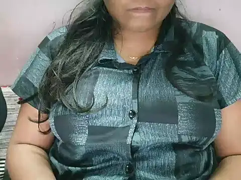 Snapshot of Desi14321 chatting on 04/27/26, 04:49 Desi14321 online show from 04/27/26, 04:49