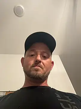 Snapshot of smokeymt420 chatting on 09/25/25, 05:11 smokeymt420 online show from 09/25/25, 05:11