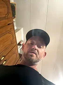 Snapshot of smokeymt420 chatting on 11/07/25, 05:29 smokeymt420 online show from 11/07/25, 05:29