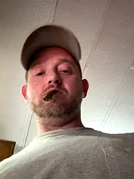 Snapshot of smokeymt420 chatting on 12/15/25, 07:01 smokeymt420 online show from 12/15/25, 07:01