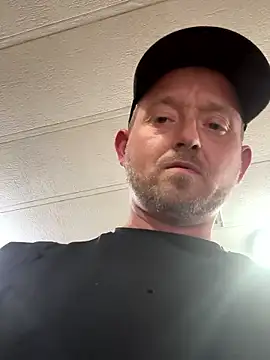 Snapshot of smokeymt420 chatting on 01/14/26, 04:29 smokeymt420 online show from 01/14/26, 04:29