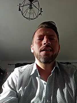 Snapshot of mattregarde chatting on 12/15/25, 01:04 mattregarde online show from 12/15/25, 01:04