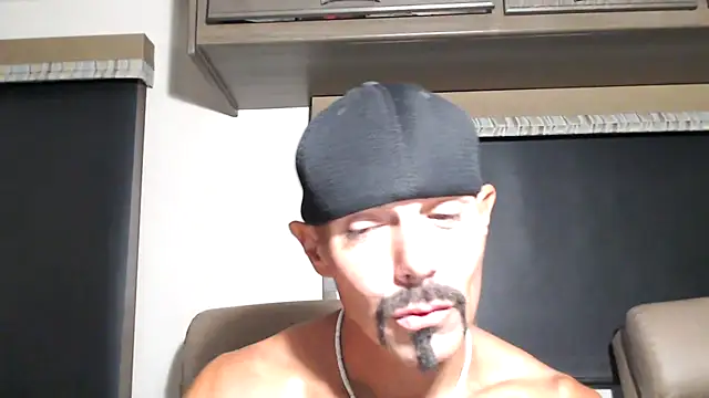 Snapshot of ThickD2C chatting on 04/15/26, 07:58 ThickD2C online show from 04/15/26, 07:58