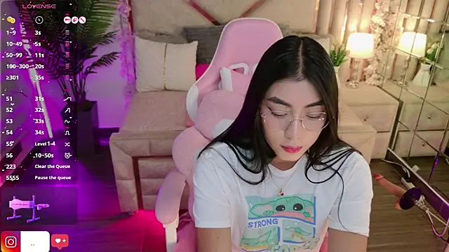 Snapshot of shanon- chatting on 09/18/25, 09:06 shanon- online show from 09/18/25, 09:06