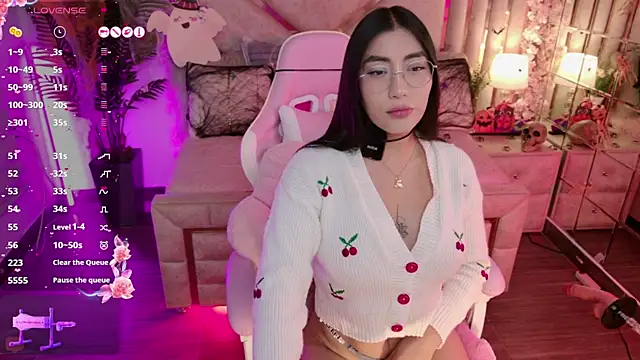 Snapshot of shanon- chatting on 10/28/25, 09:50 shanon- online show from 10/28/25, 09:50