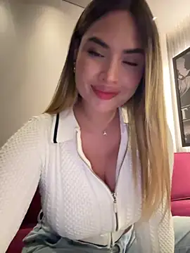 Snapshot of AnaCarrera chatting on 10/11/25, 10:30 AnaCarrera online show from 10/11/25, 10:30