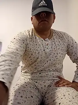 chicoguapo8 online show from 10/09/25, 09:51