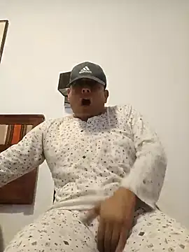 chicoguapo8 online show from 10/10/25, 11:48