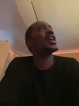 Snapshot of Makeyoucumallover chatting on 03/04/26, 10:27 Makeyoucumallover online show from 03/04/26, 10:27