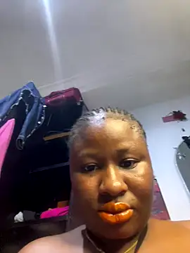 catty3232 online show from 10/28/25, 06:21