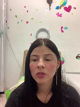 Snapshot of Estefani_32 chatting on 04/19/26, 07:49 Estefani 32 online show from 04/19/26, 07:49