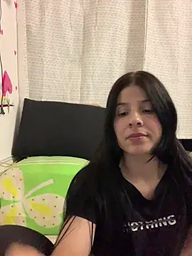 Snapshot of Estefani_32 chatting on 04/25/26, 06:49 Estefani 32 online show from 04/25/26, 06:49