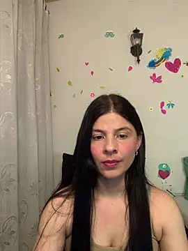 Snapshot of Estefani_32 chatting on 05/04/26, 08:05 Estefani 32 online show from 05/04/26, 08:05