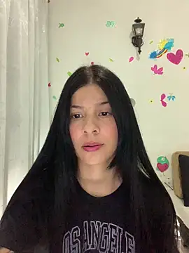 Snapshot of Estefani_32 chatting on 05/05/26, 03:09 Estefani 32 online show from 05/05/26, 03:09