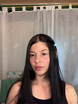 Snapshot of Estefani_32 chatting on 05/08/26, 04:12 Estefani 32 online show from 05/08/26, 04:12