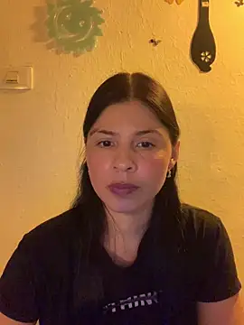 Snapshot of Estefani_32 chatting on 06/04/26, 05:19 Estefani 32 online show from 06/04/26, 05:19