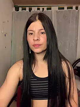 Snapshot of Estefani_32 chatting on 06/13/26, 12:08 Estefani 32 online show from 06/13/26, 12:08