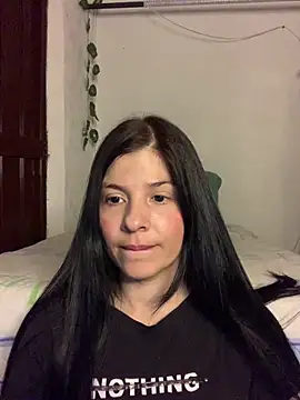 Snapshot of Estefani_32 chatting on 06/18/26, 07:29 Estefani 32 online show from 06/18/26, 07:29