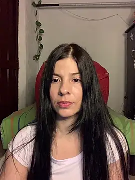 Snapshot of Estefani_32 chatting on 06/19/26, 05:06 Estefani 32 online show from 06/19/26, 05:06
