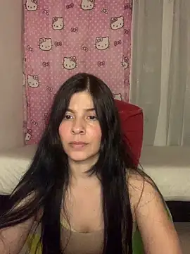 Snapshot of Estefani_32 chatting on 06/21/26, 07:27 Estefani 32 online show from 06/21/26, 07:27