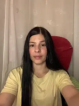 Snapshot of Estefani_32 chatting on 06/23/26, 12:41 Estefani 32 online show from 06/23/26, 12:41