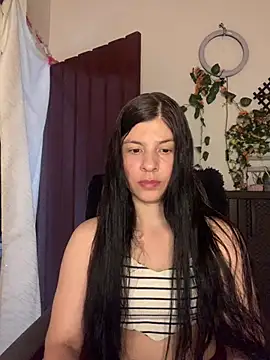 Snapshot of Estefani_32 chatting on 07/02/26, 04:35 Estefani 32 online show from 07/02/26, 04:35