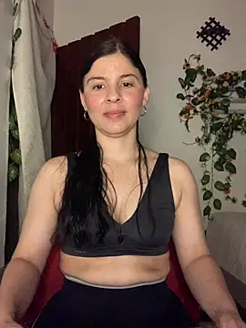 Snapshot of Estefani_32 chatting on 07/10/26, 12:15 Estefani 32 online show from 07/10/26, 12:15