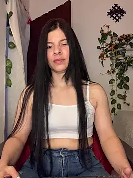 Snapshot of Estefani_32 chatting on 07/10/26, 02:41 Estefani 32 online show from 07/10/26, 02:41