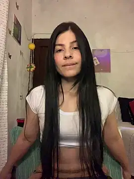 Snapshot of Estefani_32 chatting on 07/14/26, 03:51 Estefani 32 online show from 07/14/26, 03:51