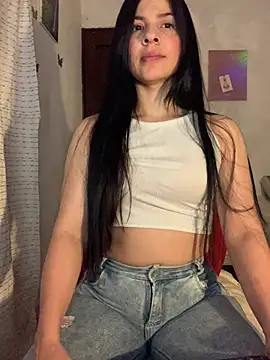 Snapshot of Estefani_32 chatting on 07/16/26, 02:56 Estefani 32 online show from 07/16/26, 02:56