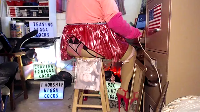 Snapshot of tgirljillforbbc chatting on 11/02/25, 08:11 tgirljillforbbc online show from 11/02/25, 08:11