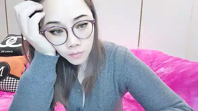 Snapshot of Giuliam chatting on 01/24/25, 11:12 Giuliam online show from 01/24/25, 11:12