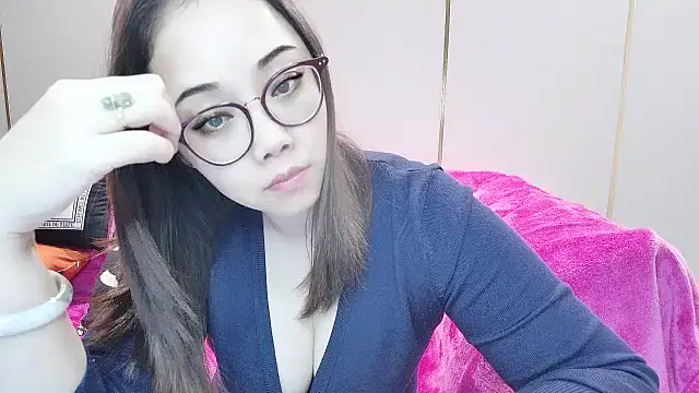 Snapshot of Giuliam chatting on 02/11/25, 12:48 Giuliam online show from 02/11/25, 12:48