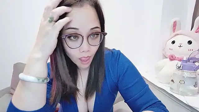 Snapshot of Giuliam chatting on 02/16/25, 12:21 Giuliam online show from 02/16/25, 12:21