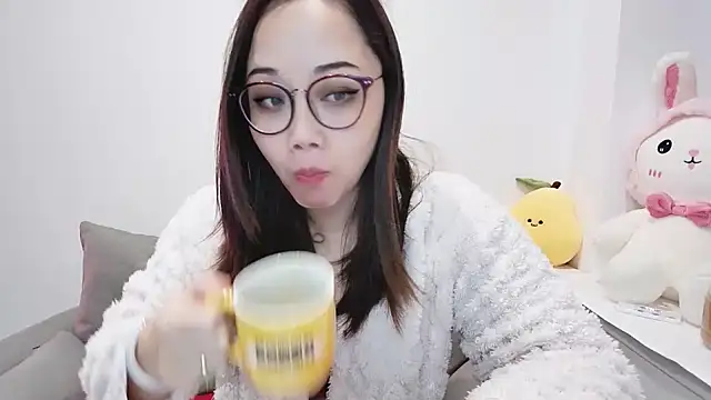 Snapshot of Giuliam chatting on 02/18/25, 08:38 Giuliam online show from 02/18/25, 08:38