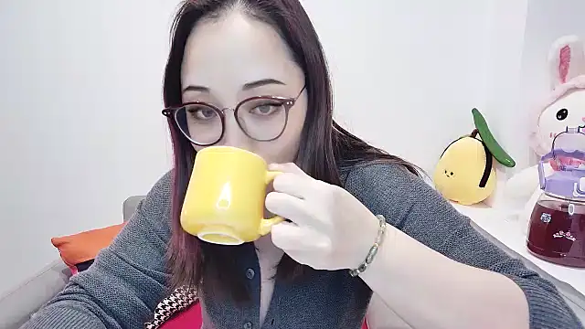 Snapshot of Giuliam chatting on 02/21/25, 08:40 Giuliam online show from 02/21/25, 08:40