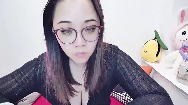 Snapshot of Giuliam chatting on 02/23/25, 05:23 Giuliam online show from 02/23/25, 05:23